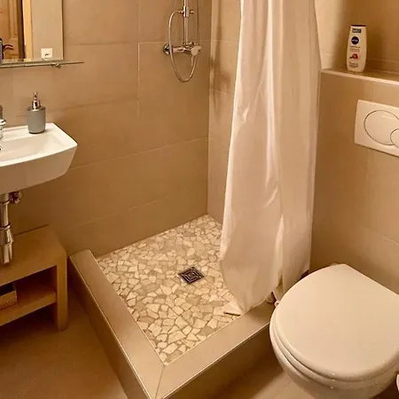 Apartment Luxurious Flat With Jacuzzi Sauna