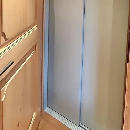 Apartment Luxurious Flat With Jacuzzi Sauna